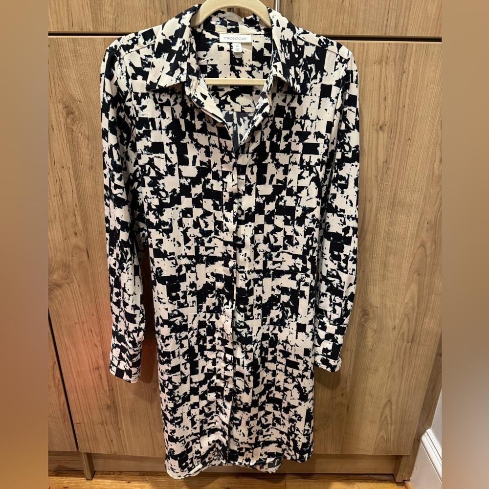 Patterned dark blue and cream long-sleeve dress